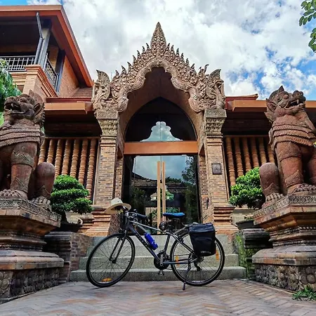 Hotel Phor Liang Meun Terracotta Arts